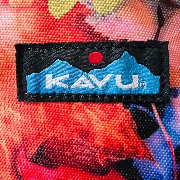 Kavu Women's Leaf Floral Fanny Pack - Multicolor - Picture 8 of 8